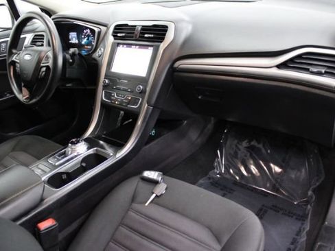 Used 2019 Ford Fusion SE image 23