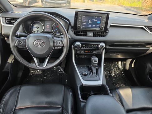 Used 2022 Toyota RAV4 SE w/ Convenience Package AWD/4WD image 9