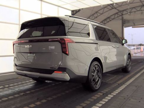 Used 2026 Kia Carnival EX FWD image 3