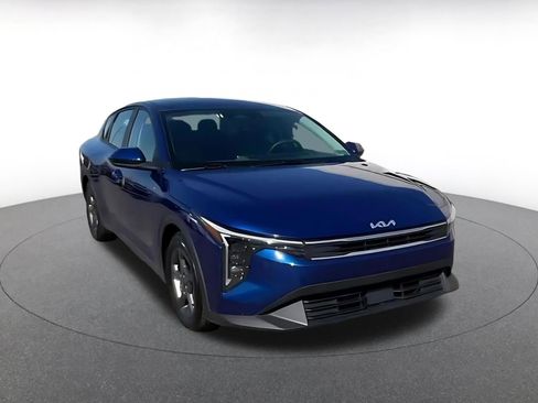 Used 2025 Kia K4 LXS image 3