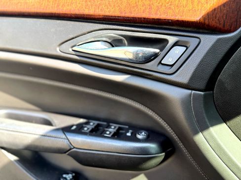 Used 2016 Cadillac SRX Luxury image 21