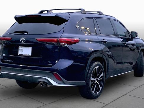 Used 2022 Toyota Highlander XSE FWD image 13