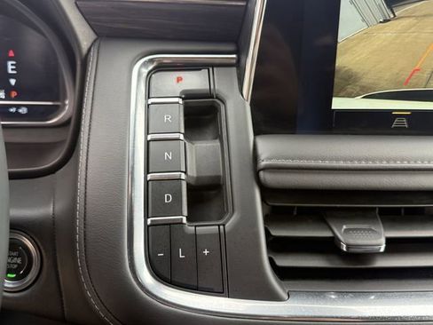 Used 2024 Chevrolet Suburban LT image 22