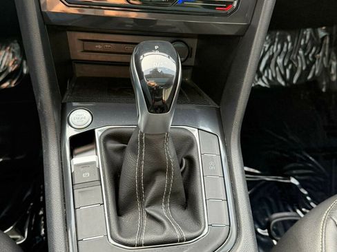 Used 2022 Volkswagen Tiguan SE w/ Panoramic Sunroof Package image 22