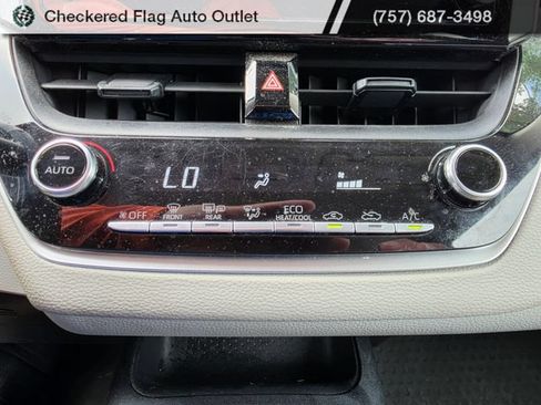 Used 2020 Toyota Corolla LE FWD image 15