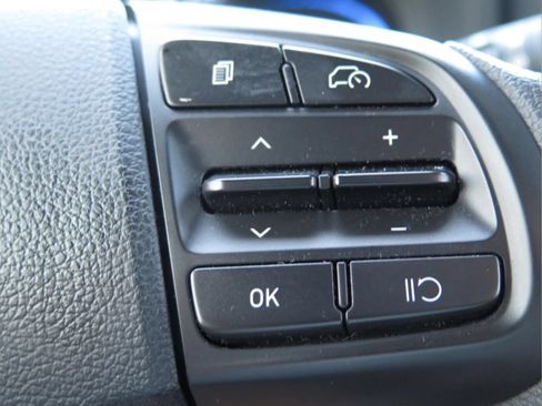 Used 2025 Hyundai Venue SE FWD image 18
