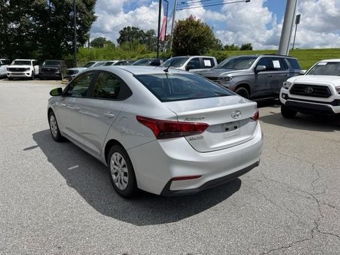 Used 2022 Hyundai Accent SE FWD image 3