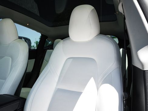 Used 2022 Tesla Model Y Performance AWD/4WD image 16