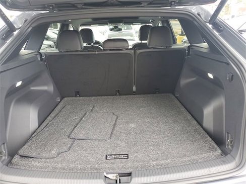 Certified 2025 Volkswagen Atlas Cross Sport SE w/ Panoramic Sunroof Package image 9