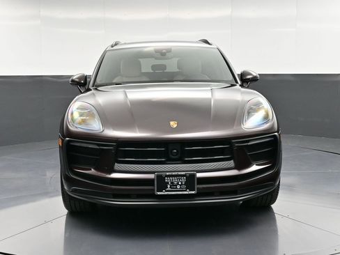 Certified 2025 Porsche Macan image 11