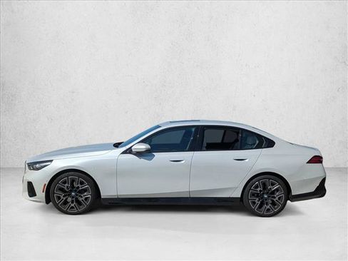Used 2025 BMW 530i xDrive w/ M Sport Package AWD/4WD image 8