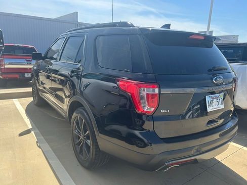 Used 2017 Ford Explorer XLT w/ Equipment Group 202A image 7