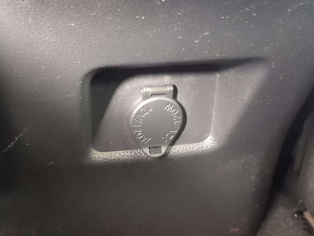 Used 2021 Toyota RAV4 LE FWD image 15