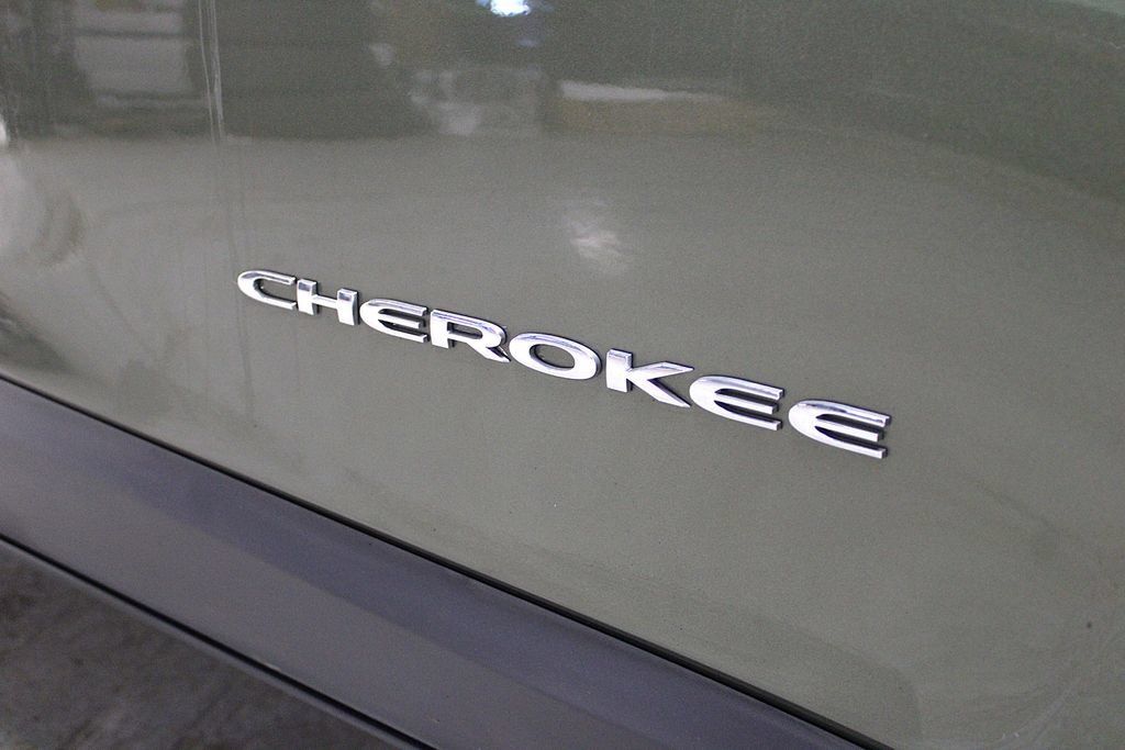 Certified 2021 Jeep Cherokee Latitude Lux w/ Sun & Sound Group AWD/4WD image 38