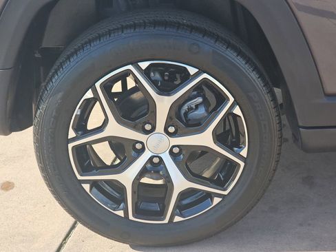 Used 2024 Jeep Compass Limited image 37