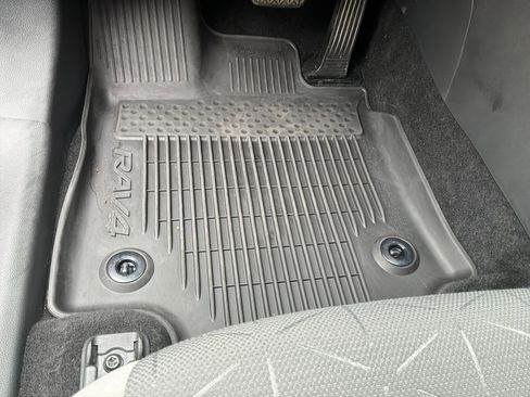 Used 2025 Toyota RAV4 XLE w/ Convenience Package FWD image 17