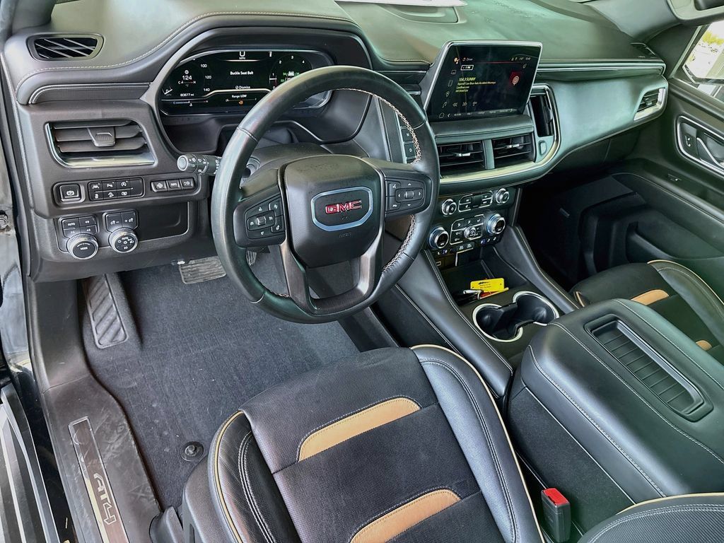 Used 2024 GMC Yukon AT4 w/ Technology Package AWD/4WD image 9