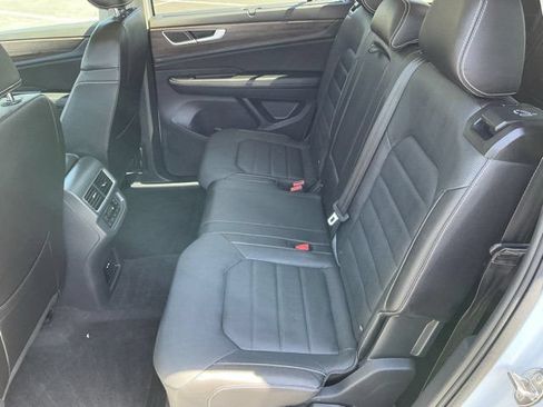 Used 2024 Volkswagen Atlas SEL AWD/4WD image 15