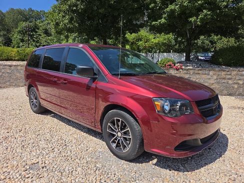 Used 2017 Dodge Grand Caravan SE FWD image 27