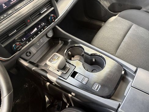 Used 2025 Nissan Rogue SV FWD image 42