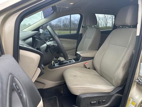 Used 2017 Ford Escape SE w/ Equipment Group 201A image 3