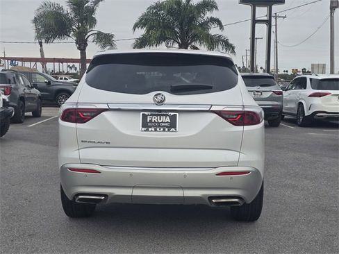 Used 2022 Buick Enclave Essence image 6