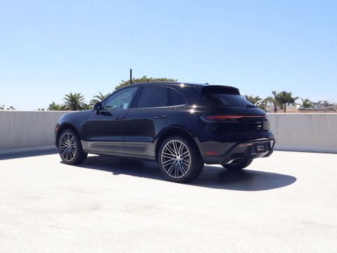 Certified 2024 Porsche Macan AWD/4WD image 3