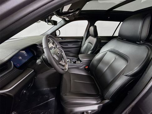 New 2025 Jeep Grand Cherokee L Limited w/ Trailer Tow Package image 16