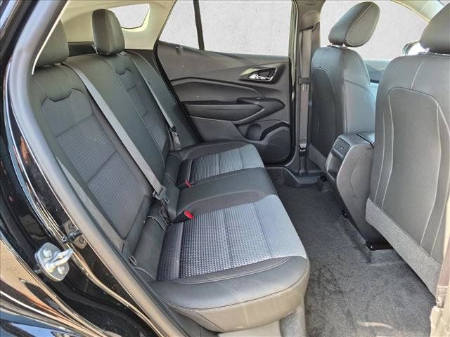 Used 2025 Chevrolet Trax LT FWD image 18