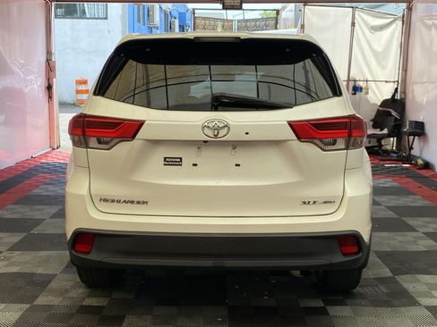 Used 2017 Toyota Highlander XLE AWD/4WD image 5