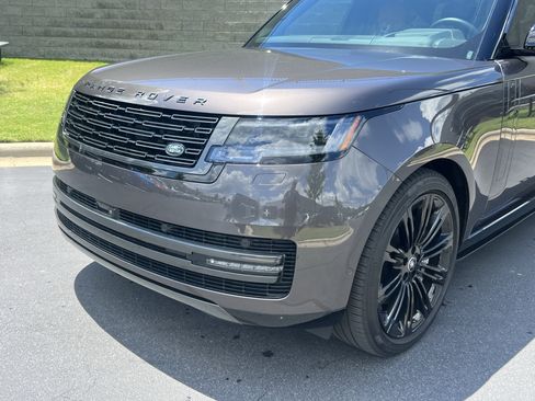 Used 2025 Land Rover Range Rover Long Wheelbase SE AWD/4WD image 11