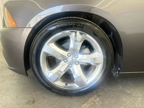 Used 2014 Dodge Charger SE image 9