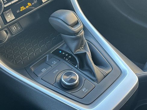 Used 2025 Toyota RAV4 XLE image 25