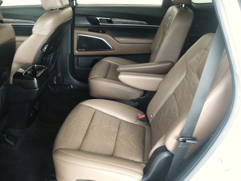 Certified 2022 Kia Telluride SX w/ SX Prestige Package image 9