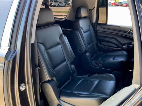 Used 2018 Chevrolet Suburban LT AWD/4WD image 19