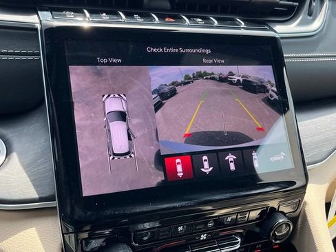 New 2025 Jeep Grand Cherokee Limited w/ Luxury Tech Group II AWD/4WD image 13