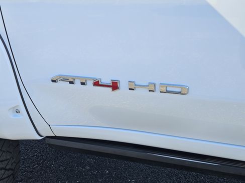 Used 2022 GMC Sierra 2500 AT4 w/ AT4 Preferred Package image 8