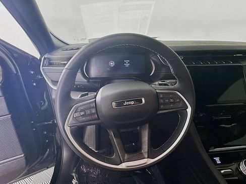 Used 2025 Jeep Grand Cherokee L Limited AWD/4WD image 19
