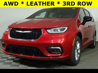 New 2026 Chrysler Pacifica Select