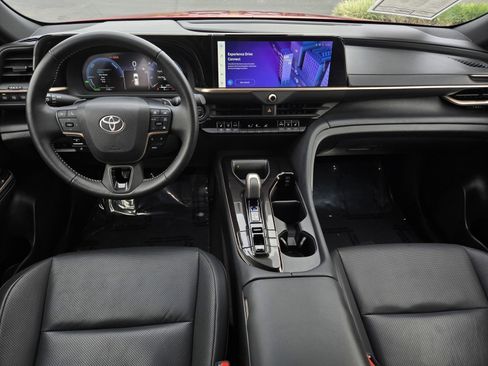 Used 2025 Toyota Crown Signia image 14