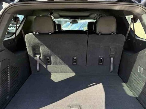 Used 2025 Chevrolet Suburban RST image 17