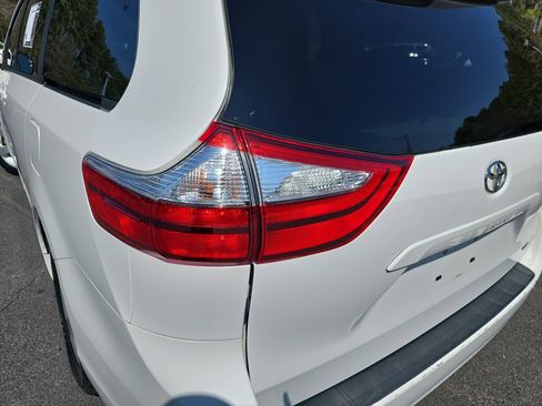Used 2017 Toyota Sienna LE image 36