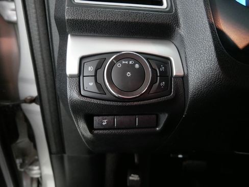 Used 2017 Ford Explorer XLT w/ Equipment Group 202A AWD/4WD image 26