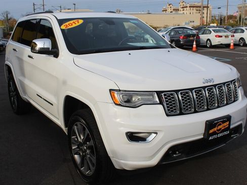 Used 2017 Jeep Grand Cherokee Overland AWD/4WD image 4