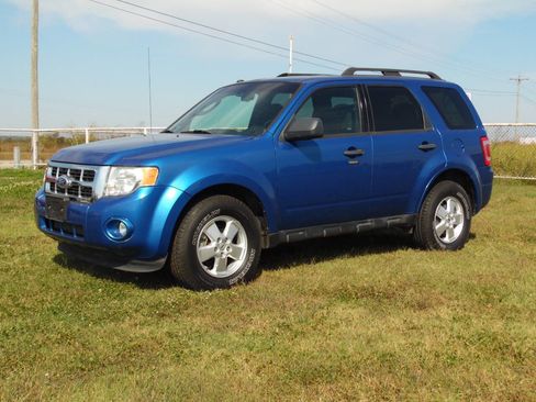 Used 2011 Ford Escape XLT image 1