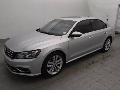 Used 2019 Volkswagen Passat 2.0T Wolfsburg FWD image 2