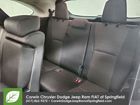 Used 2023 Toyota Highlander LE image 32