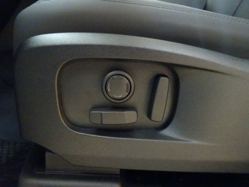 New 2026 Land Rover Defender 110 S image 16