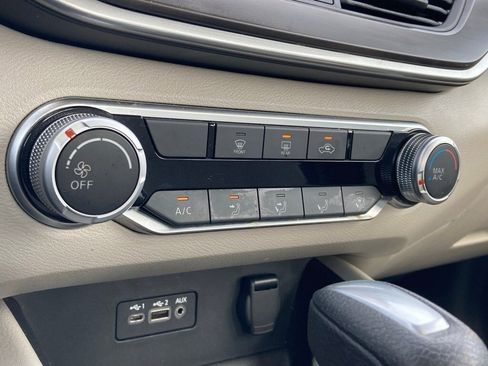 Used 2025 Nissan Altima 2.5 SV image 22