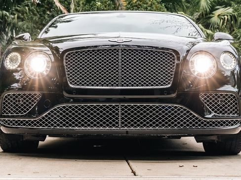 Used 2017 Bentley Continental GT image 22